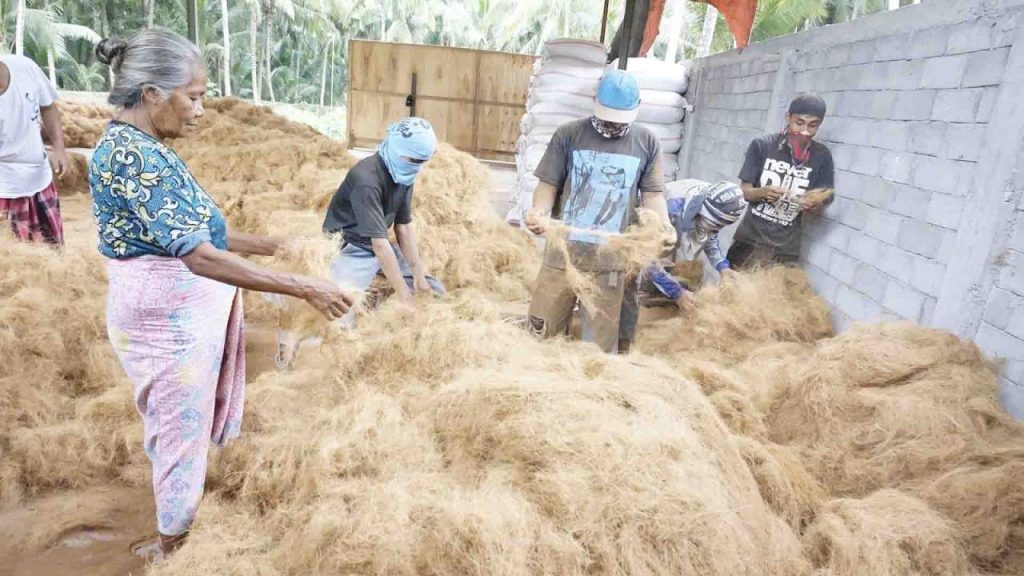 contoh kerajinan serat kelapa