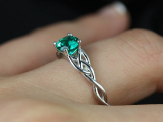 Pilihan Batu Mulia untuk Cincin Tunangan yang Eksklusif