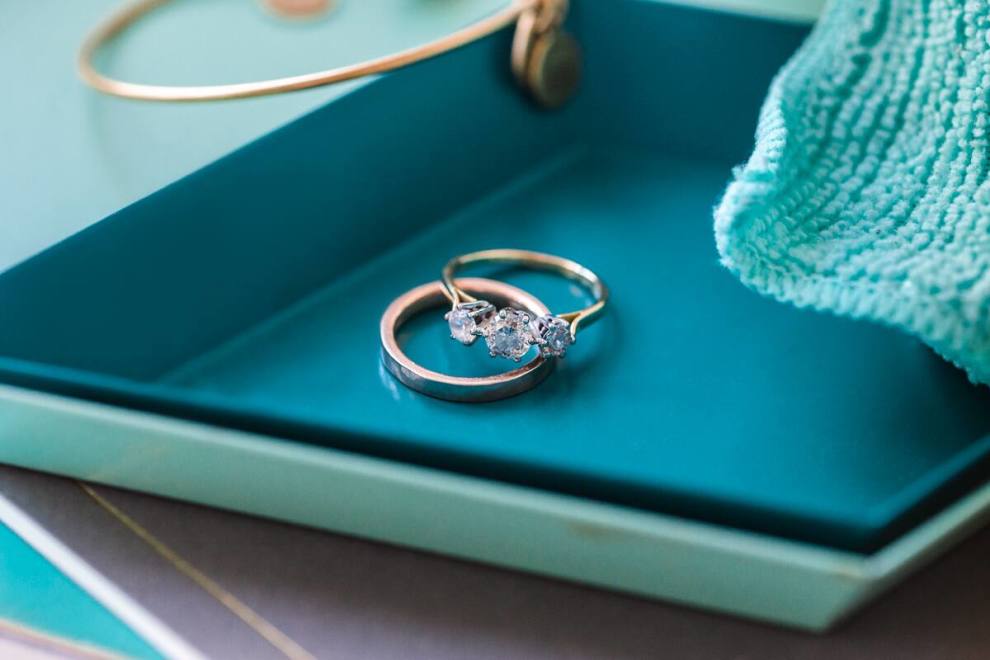 Bagaimana Cara Merawat dan Membersihkan Cincin Pernikahan?