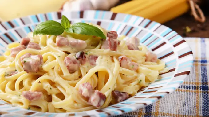 olahan mie dengan saus keju