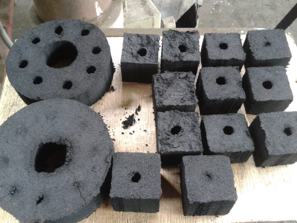 memasarkan briket serbuk kayu
