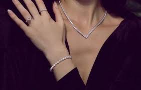 Perhiasan Perak: Elegansi yang Terjangkau dan Berkilau